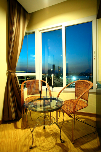 Exterior & Views 13