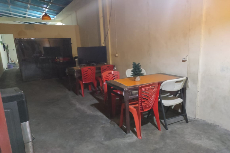 Public Area 4, OYO 90463 A2b Guesthouse, Manado