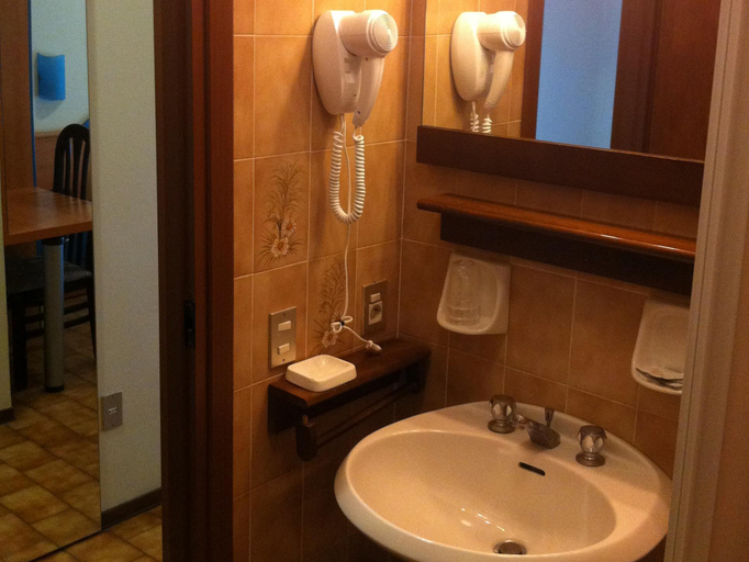 Bathroom 4, Smeraldo, Verona