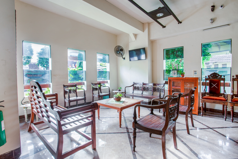 Food & Drinks 3, OYO 3819 Hotel Winotosastro, Yogyakarta