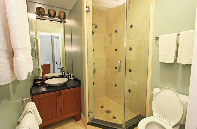 Bathroom 3, Castle Po'ipū Shores, Kauai
