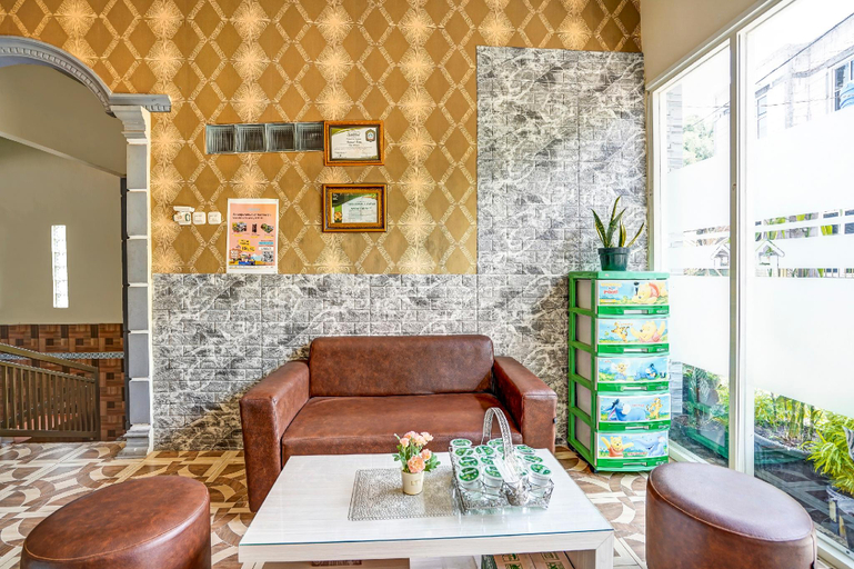 Public Area 2, Hotel O Lancar Homestay Syariah, Malang