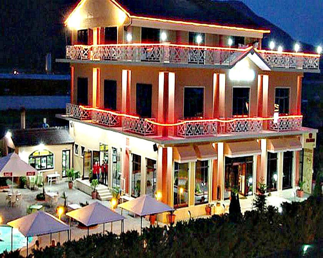 Hotel Colombo, Elbasanit