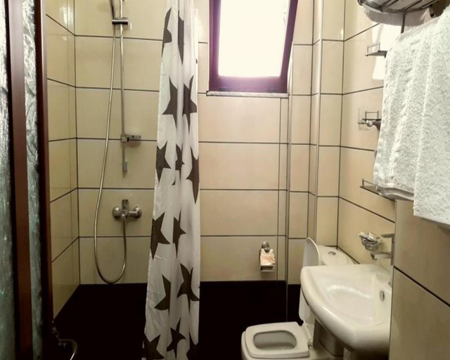 Bathroom 3, Hotel Ramizi, Përmetit