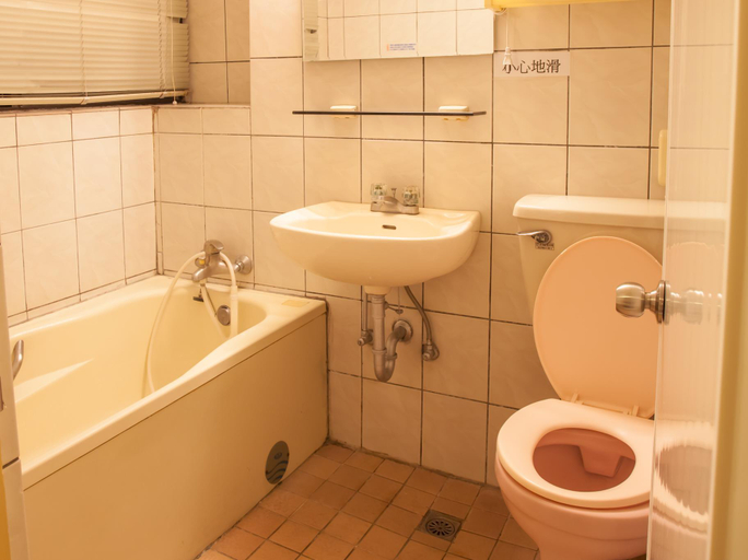 Bathroom 4, Gene Long Haiy Att Hotel, Chiayi City