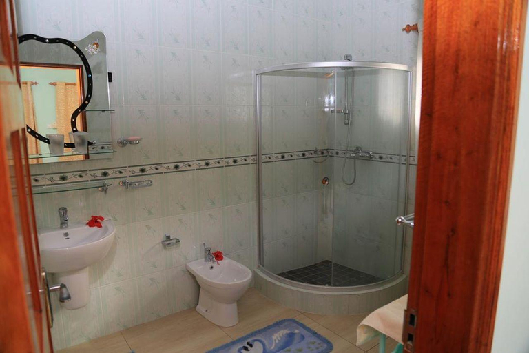 Bathroom 4, Villa Bedier