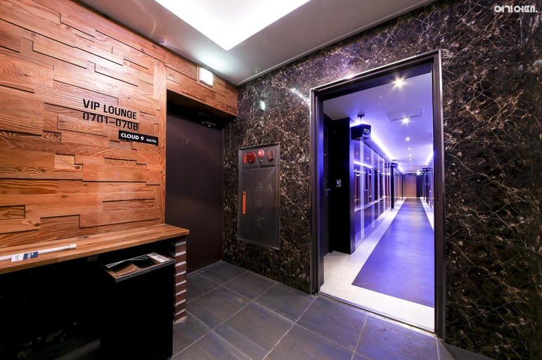 Others 5, Hotel Cloud 9, Gimhae