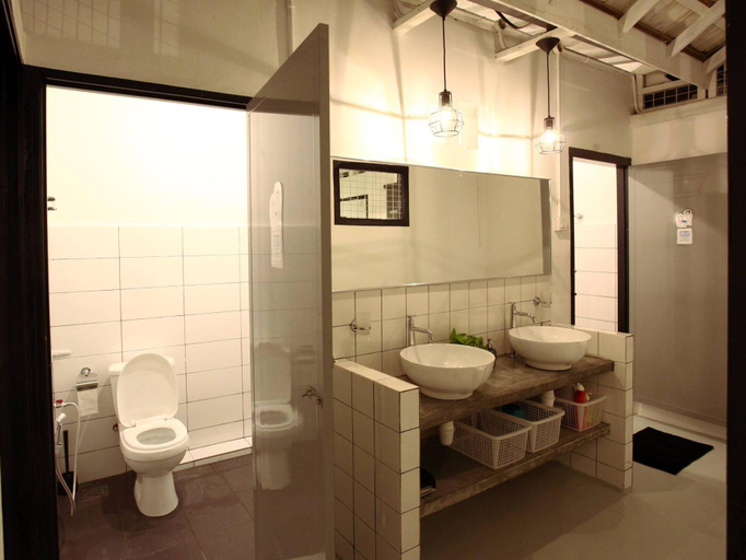 Bathroom 2, Stay Songsong Mount Erskine, Pulau Penang