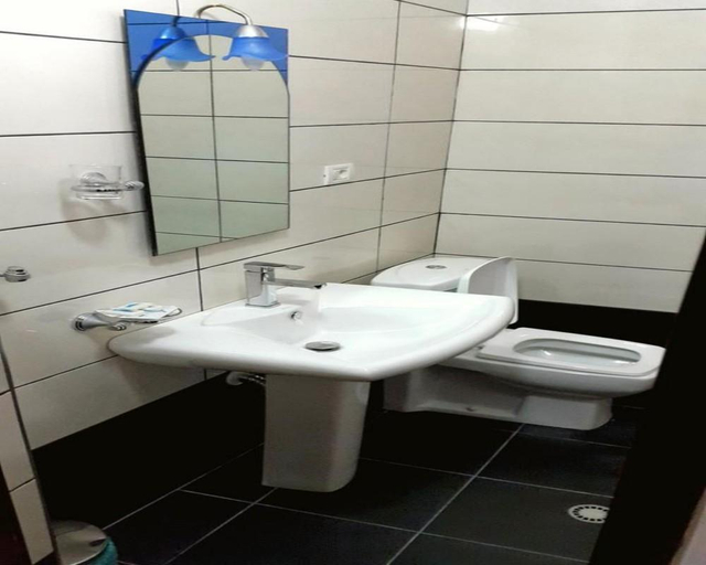 Bathroom 4, Hotel Ramizi, Përmetit