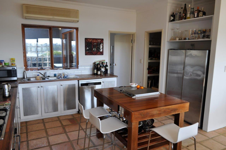 Others 3, Fremantle Dream - River-front Architect Home & Walk to Beach, Fremantle