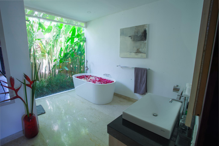 Bathroom, Villa Dewata II, Badung