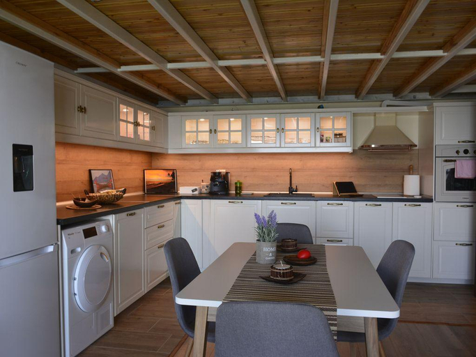 Others 5, Villa Victoria  luxury appartment incred. seaview, Sozopol
