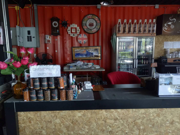 Food & Drinks, Maderbua hotel, Kumphawapi