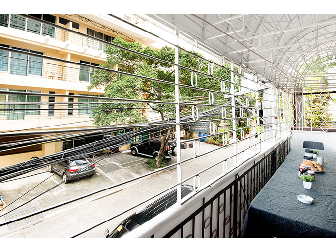 Private Room 08 - Poblacion Makati House, Makati City