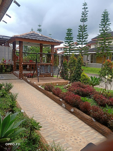 Villa kota bunga 4+1 kamar with swimingpool, Bogor