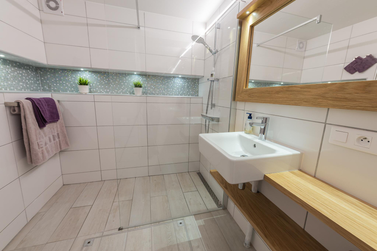 Bathroom, Villa NyonsDrome Private Heated Pool 2-7P Wifi Bbq, Drôme