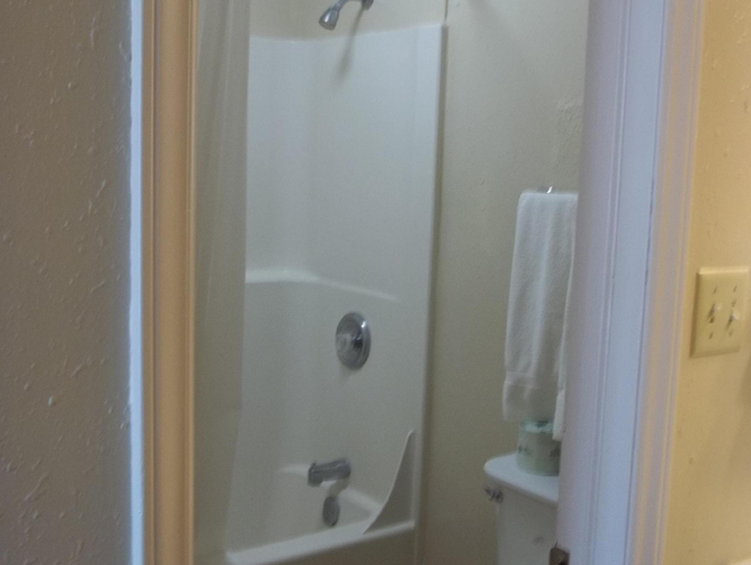 Bathroom 4, Economy Inn McCook, Red Willow