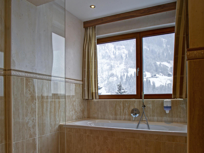 Bathroom 3, die Aussicht, Schwaz