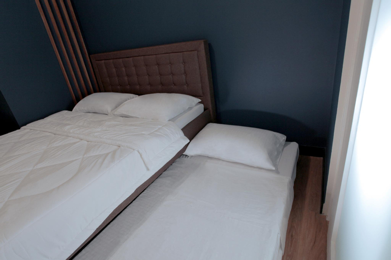 Bedroom 2, Elegant condo unit with balcony near Makati, Mandaluyong