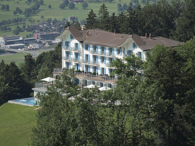 Exterior & Views 8