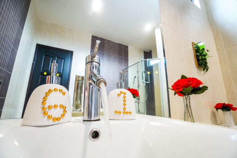 Bathroom 4, IVC Villa 61 Bungalow wt Private Pool@Bt Ferringhi, Penang Island