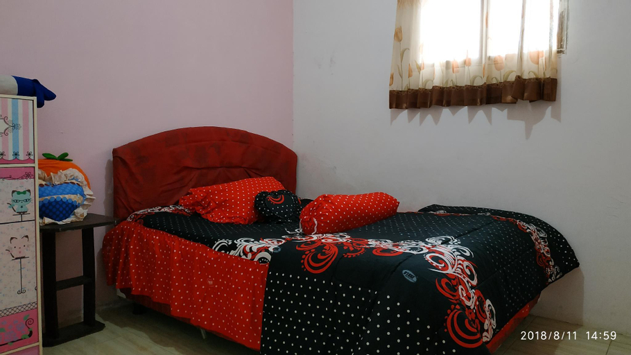 Bedroom 2, Puncak Pinus and Pool, Malang