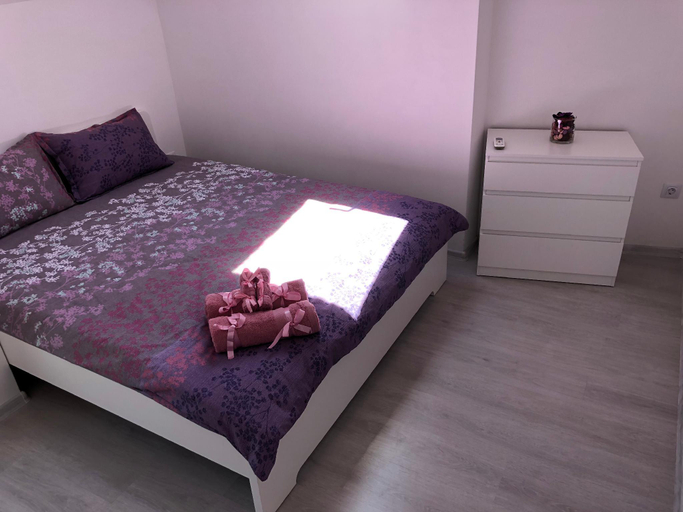 Bedroom 2, Sea Star Central/Sea Garden Luxury Apartment, Varna