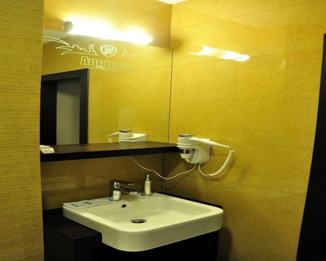 Bathroom 2, Amazona Hotel, Obilić