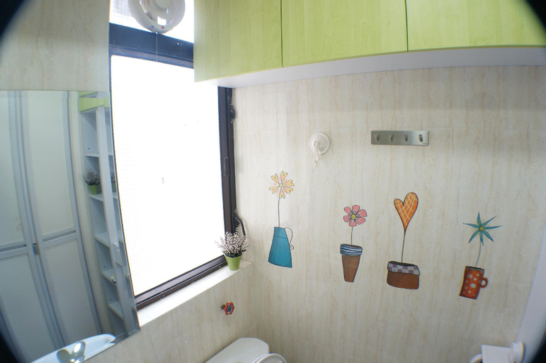 5, Cozy 2-bedroom Downtown in Jordan Austin Road C13, Kowloon