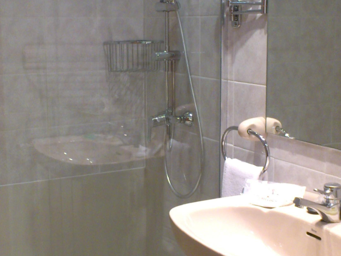 Bathroom 4, Hotel del Rubielos, Teruel