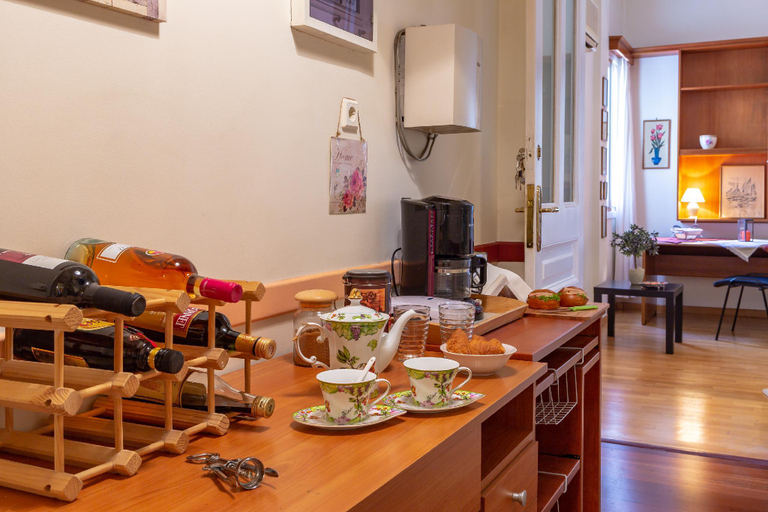 Others 4, Stately central apartment, 80 m2, 7' from metro, Attica