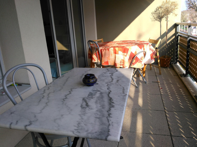 Others 5, Nice Apartment with Closed Private Parking, Rhône