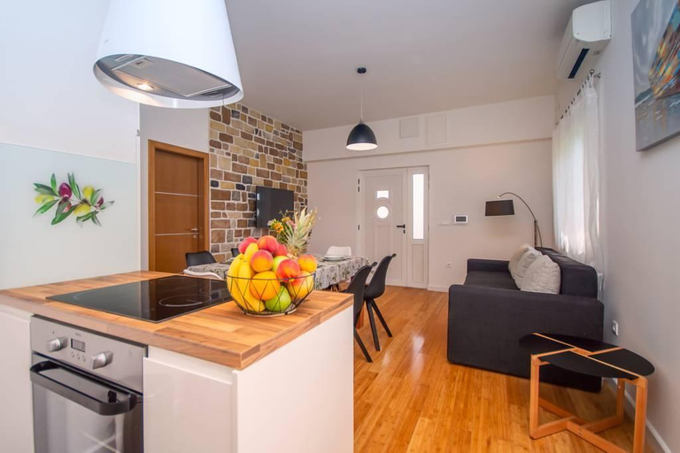 2, Villa Jasmina with heated pool and peaceful area, Omiš