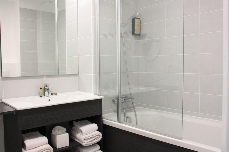 Bathroom 5, Hotel du Parc Hossegor - Azureva, Landes