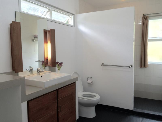 Bathroom 3, Marpas Apartments, Valencia