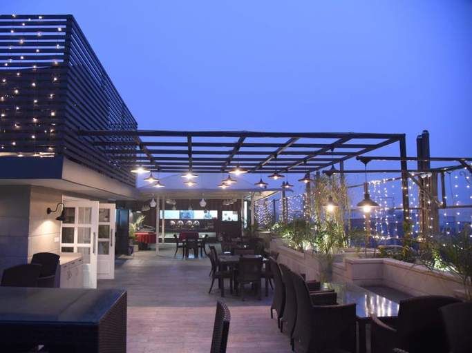 Public Area 2, Hotel Picasso Naraina, Delhi