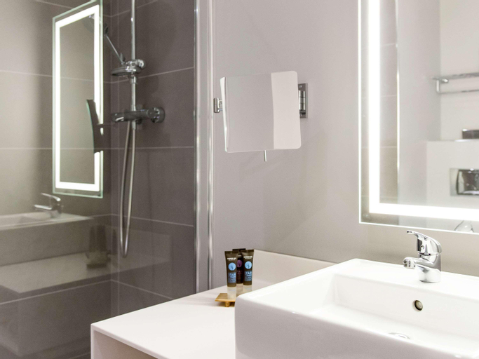 Bathroom 12