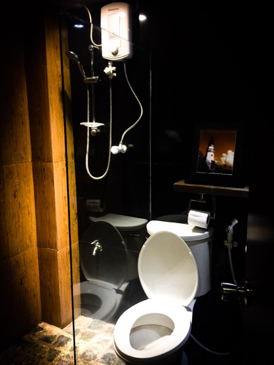 Bathroom 5, Ragtime Suites, Dagupan City