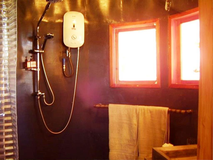 Bathroom 4, Some Where Else Boutique Resort, Mambajao