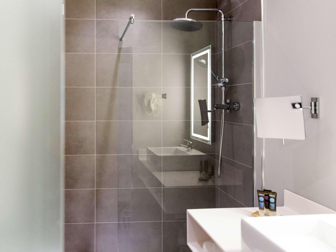 Bathroom 15