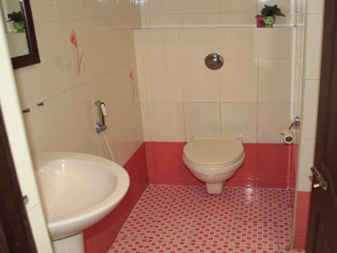 Bathroom, Hotel Kumararraja Palace, Vellore