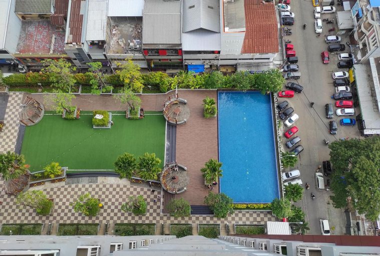 Exterior & Views 2, Chic and Cozy Studio at Vida View Apartment By Travelio, Makassar