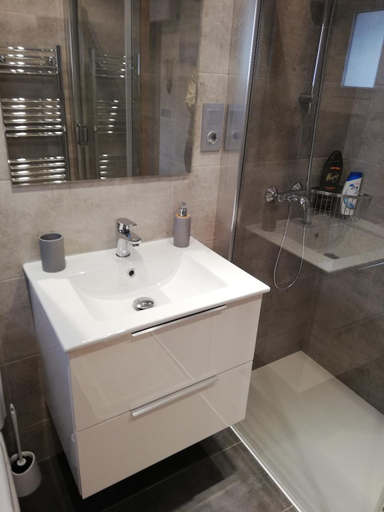 Bathroom 5, LOFT A 20' DE BARCELONA Y 7' DE LA UAB., Barcelona