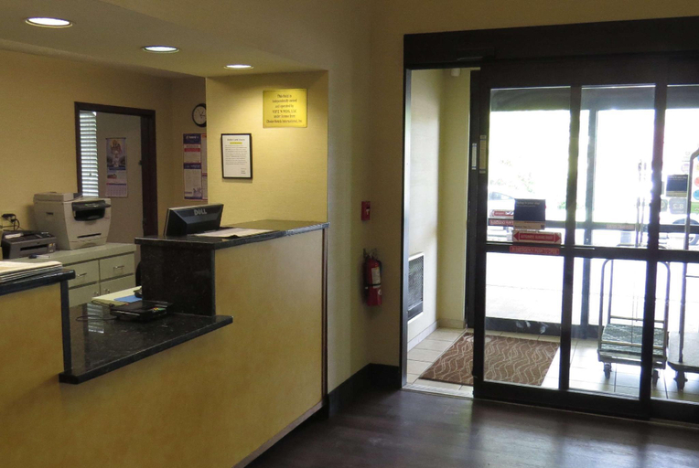 Public Area 2, Baymont by Wyndham Rocky Mount, Franklin