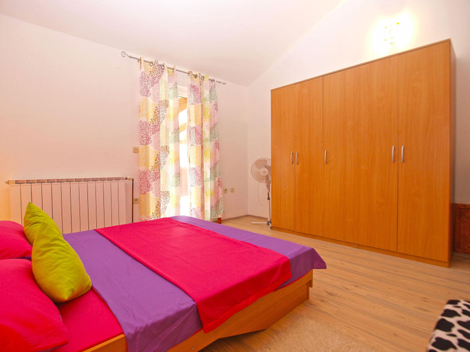 Others 4, Apartment 1296, Pula