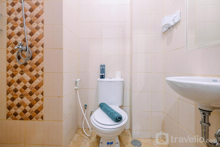 Others 5, Great Deal Studio Dave Apt near Campus By Travelio, Depok