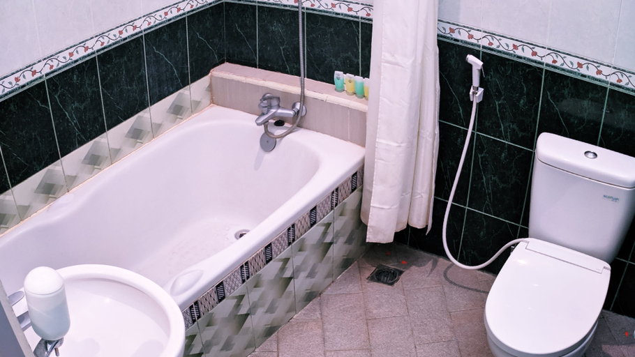 Bathroom 4, AW Hotel Syariah, West Tanjung Jabung