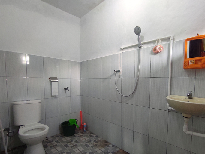 Bathroom 4, Anggrek Homestay, North Minahasa