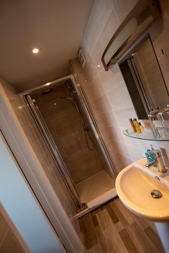 Bathroom 4, New Steine Hotel, Brighton and Hove