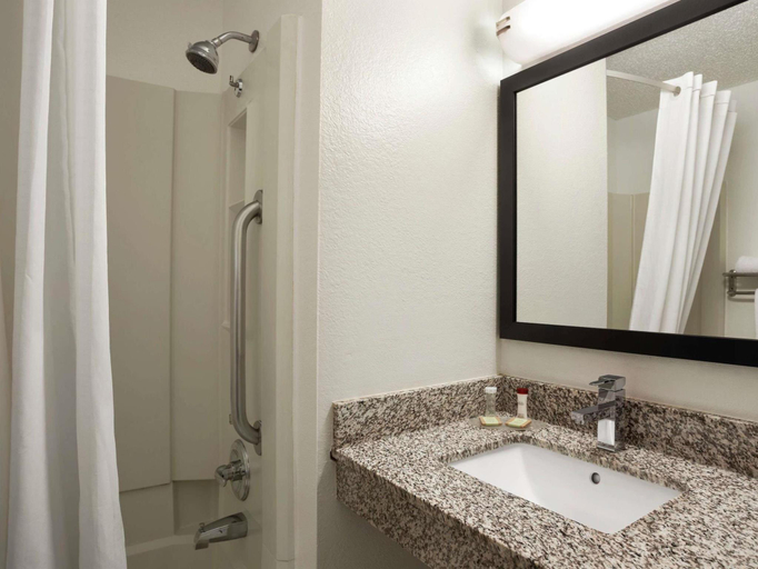 Bathroom 3, Super 8 by Wyndham Cedar Rapids, Linn